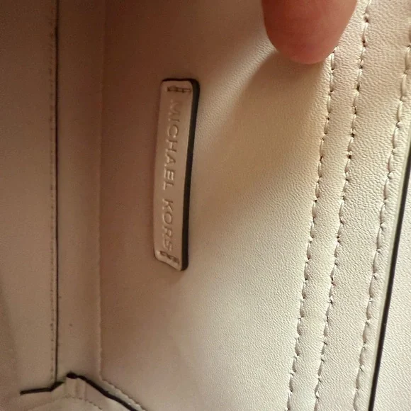 Michael Kors crossbody - Picture 4 of 9